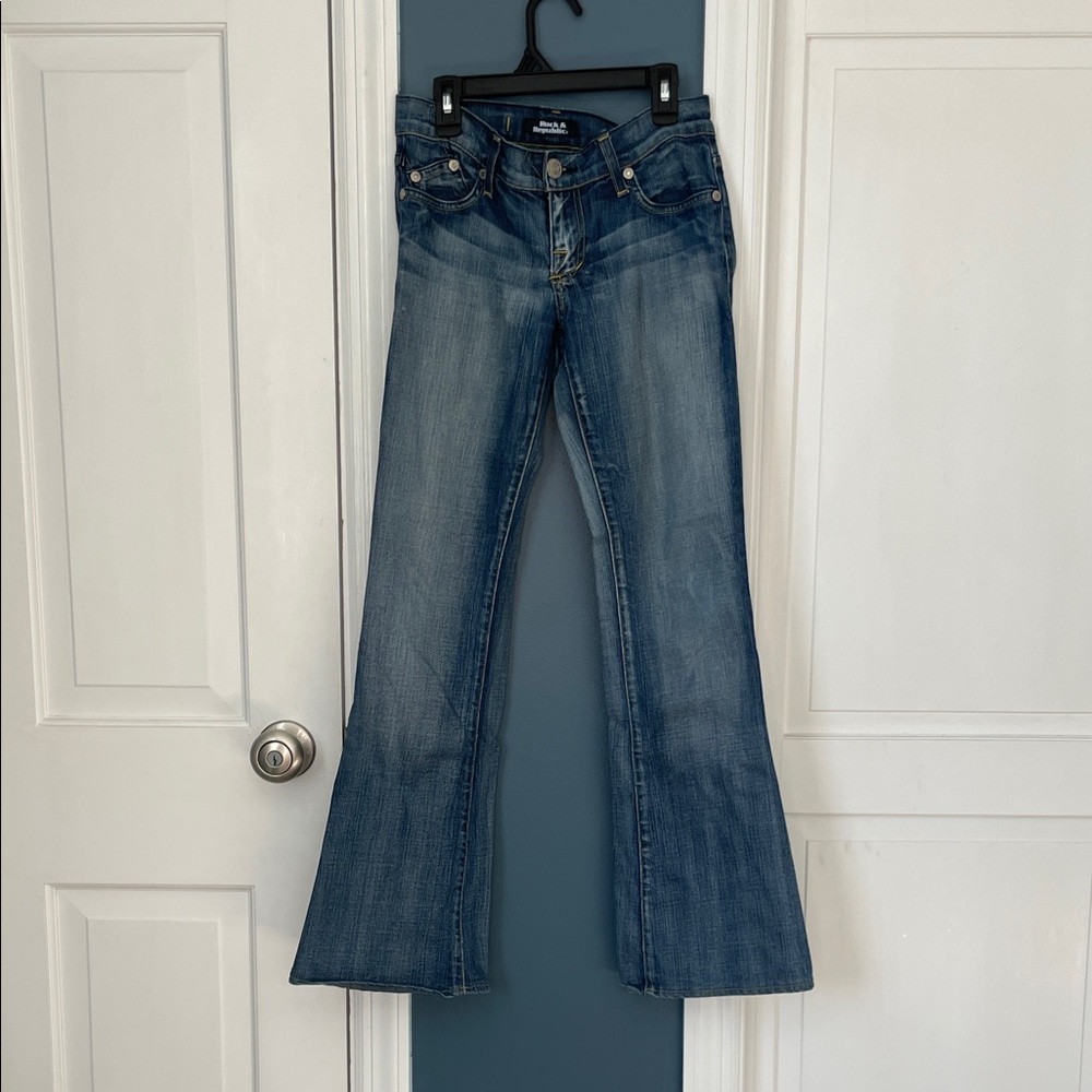 Rock & Republic Blue Bootcut‎ Jeans Medium Wash Embroidered R Logo Low Rise